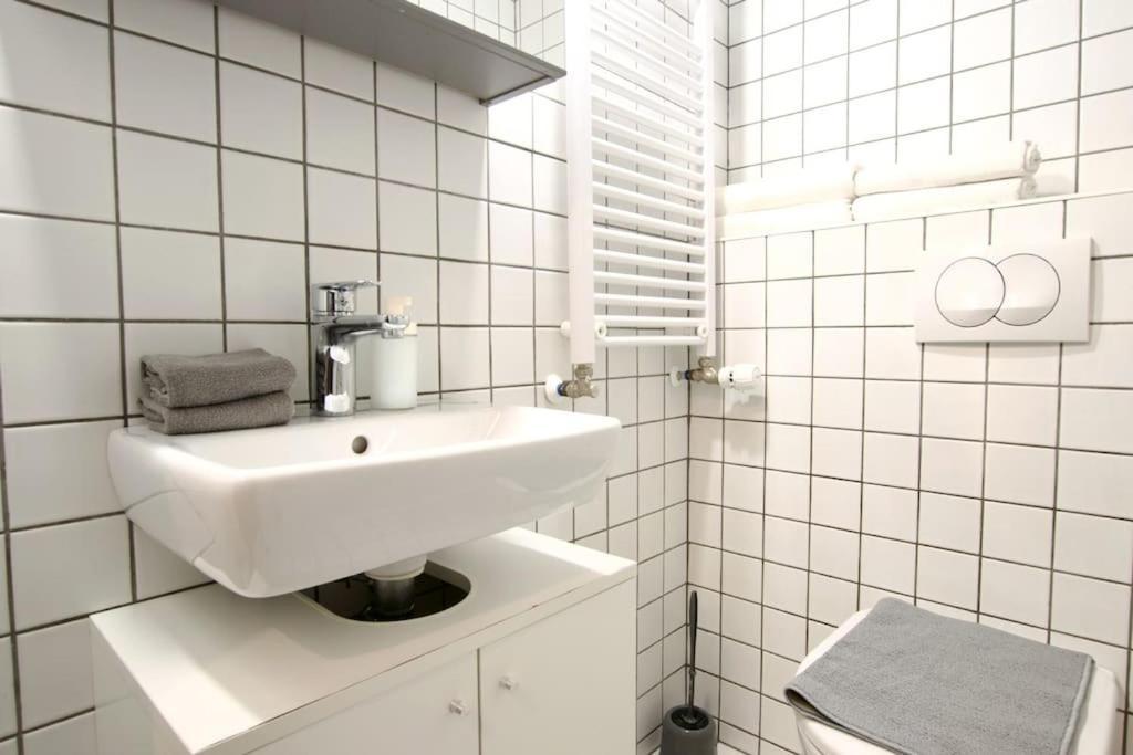 Studio Apartment By Hi5- Rottenbiller Apartment Budapest Exterior foto