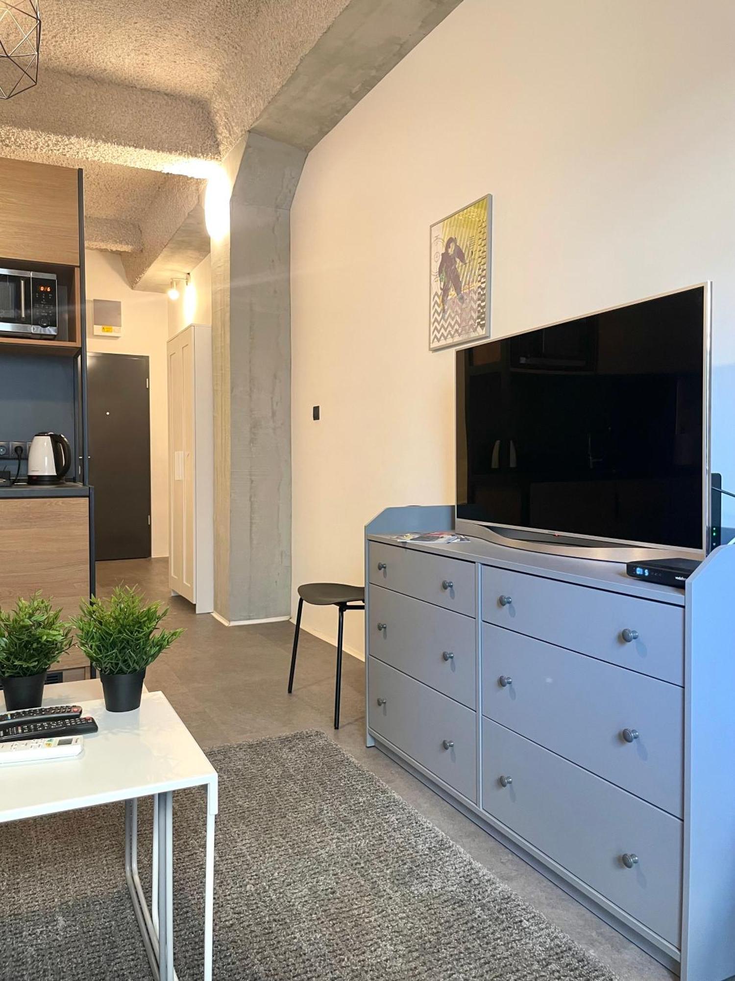 Studio Apartment By Hi5- Rottenbiller Apartment Budapest Exterior foto